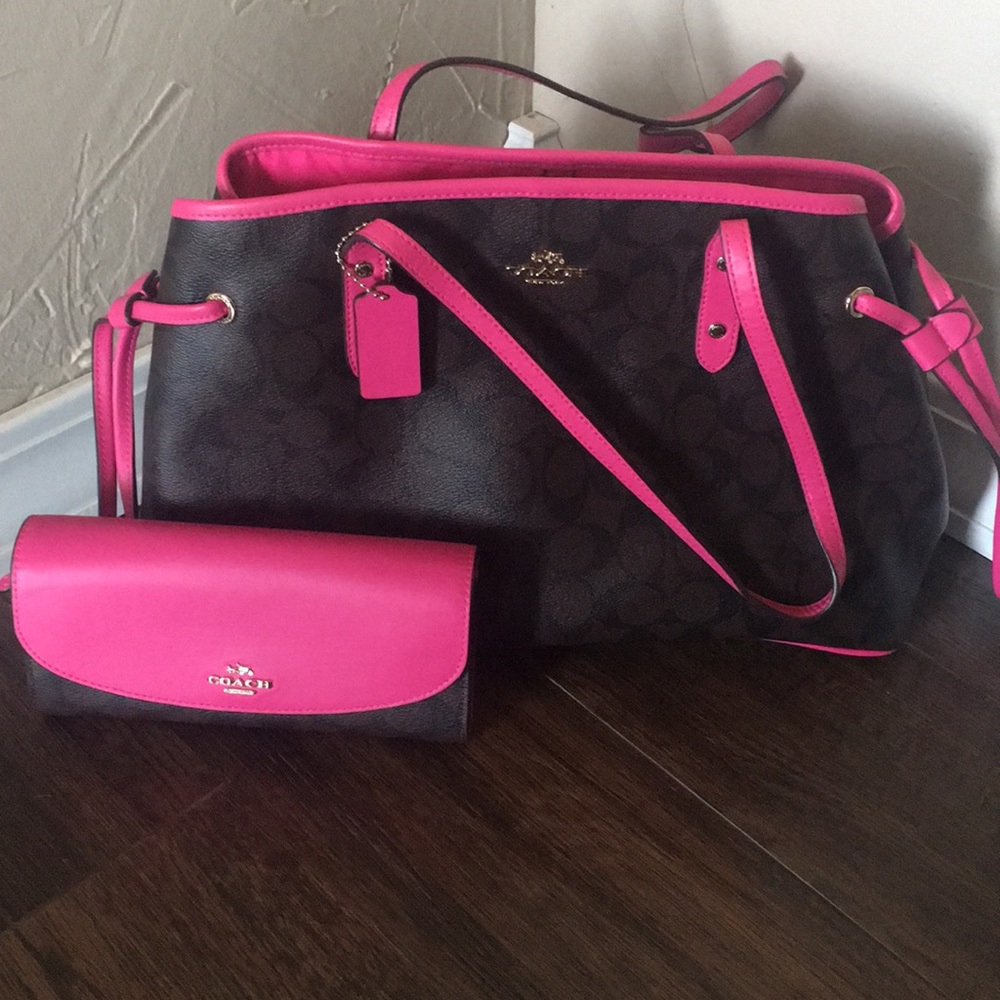 Coach drawstring carryall with matching wallet ❤️